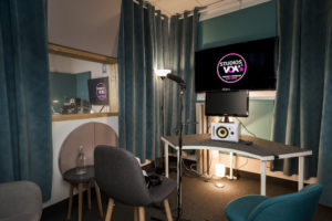 STUDIOS VOA - Sydney cabine speak Voix Off et Jeu Vidéo